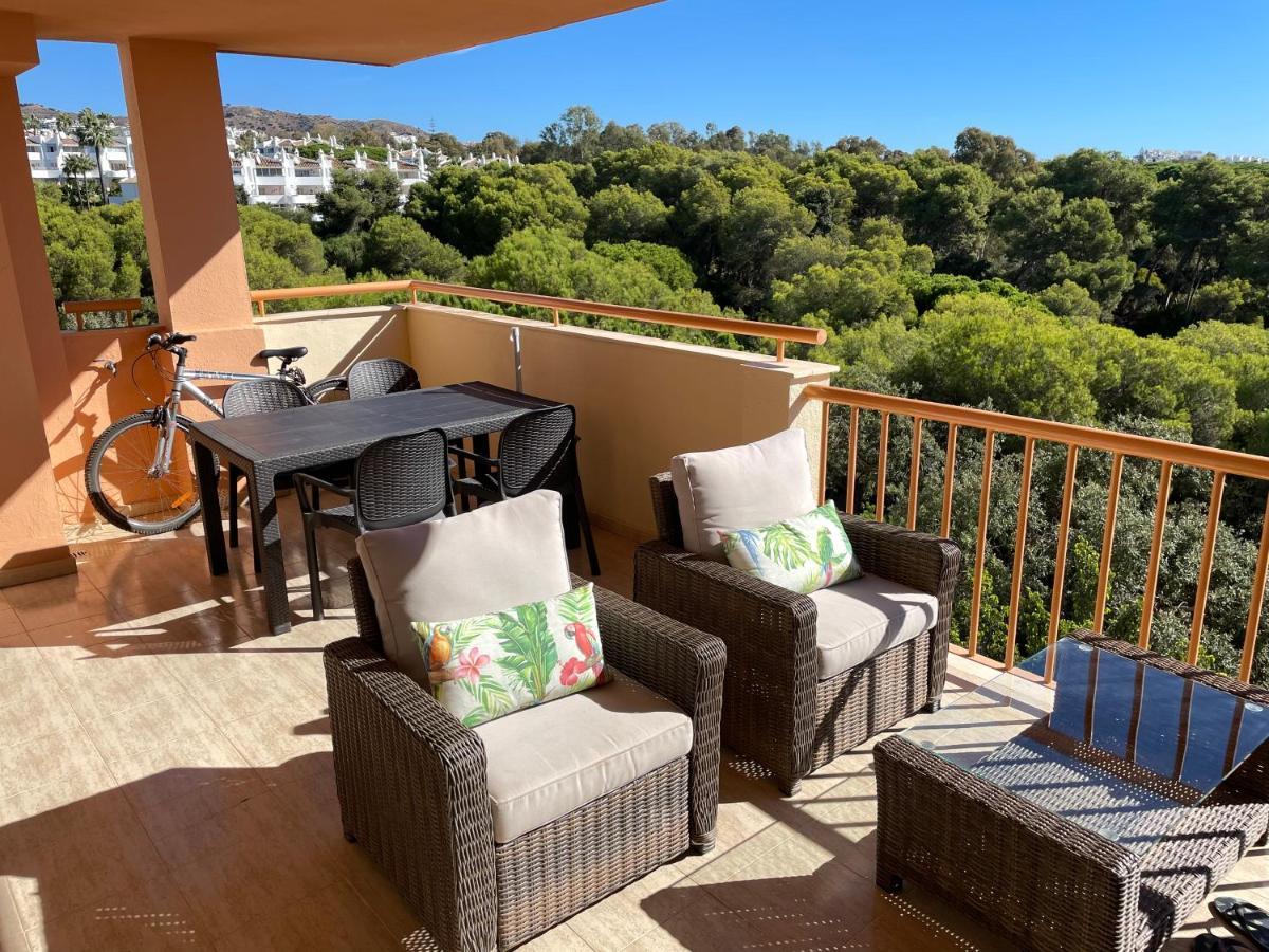 Beautiful Holiday Apartment 2 Bedroom Beach And Pool Malaga Marbella Calahonda Royale Mijas Costa Spain Luaran gambar