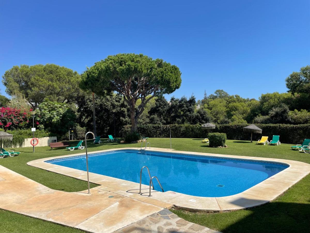 Beautiful Holiday Apartment 2 Bedroom Beach And Pool Malaga Marbella Calahonda Royale Mijas Costa Spain Luaran gambar