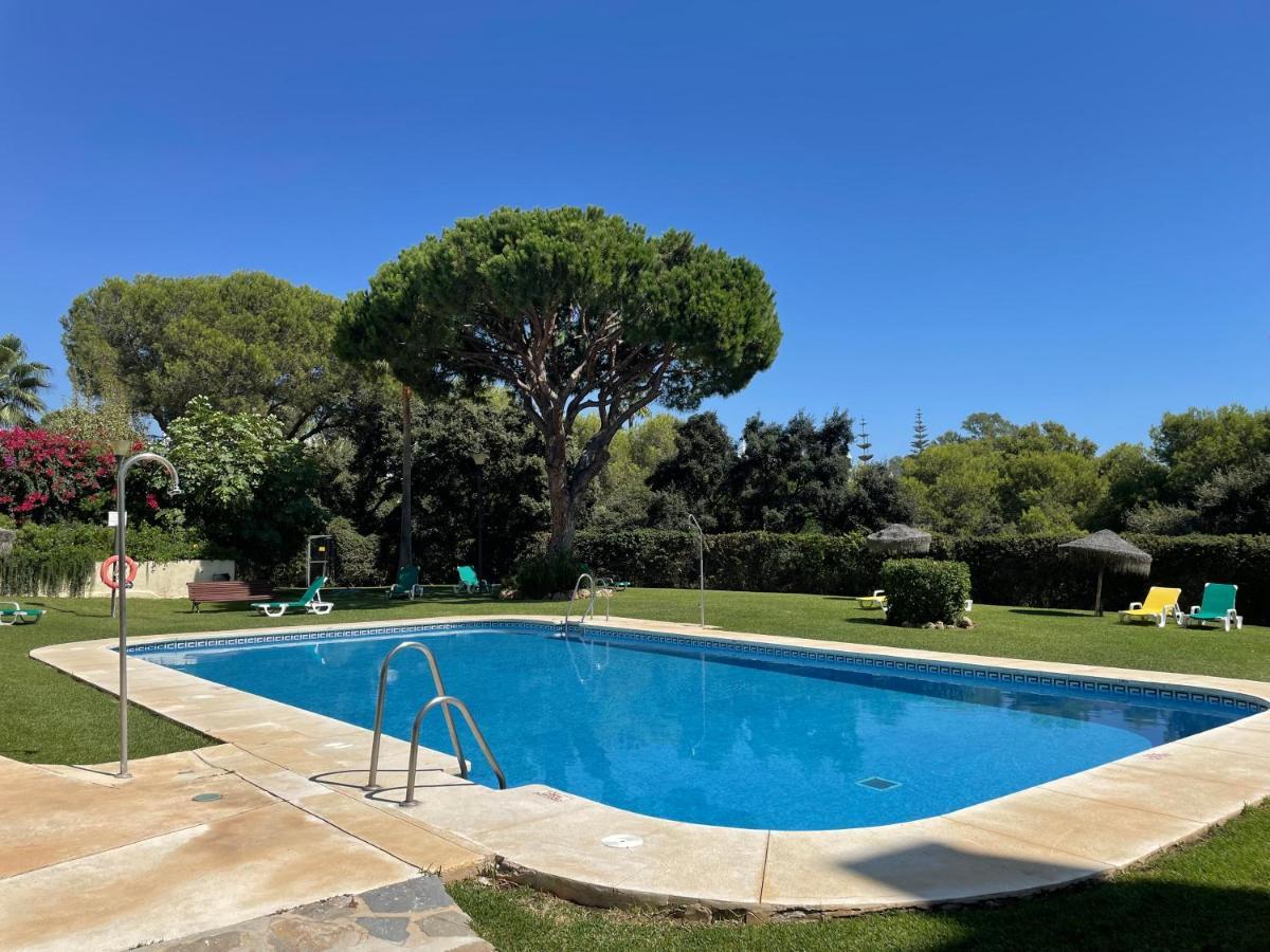 Beautiful Holiday Apartment 2 Bedroom Beach And Pool Malaga Marbella Calahonda Royale Mijas Costa Spain Luaran gambar